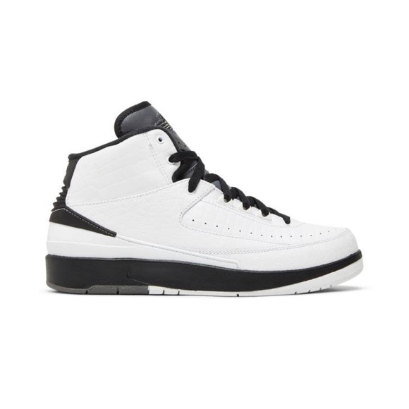 Air Jordan 2 Retro BG“Wing It”Youth size 5.5White and Black